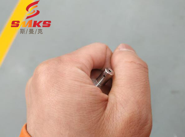 <a href='http://www.625626.com' target='_blank'><u>流體拋光機</u></a>在去除小孔相交處毛刺的應用